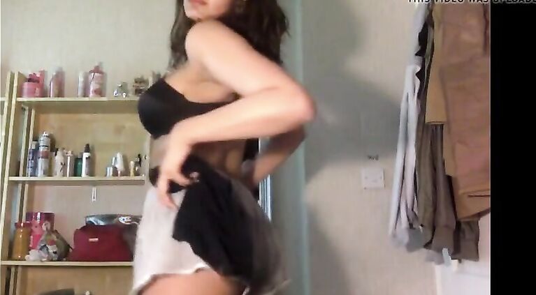 Pakistani Girl Goes Horny On Live Cam