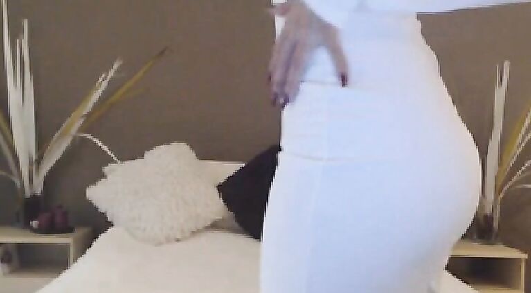 Busty Babe Masturbation Live On Cam