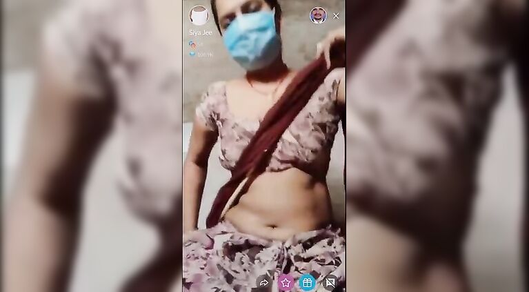 VILLAGE WIFE DOES LIVE NUDE SHOW ON CAM
