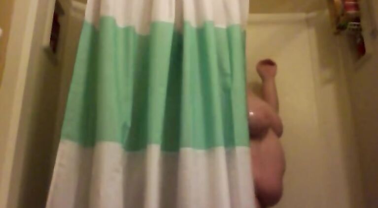 Spy on BBW in the Shower