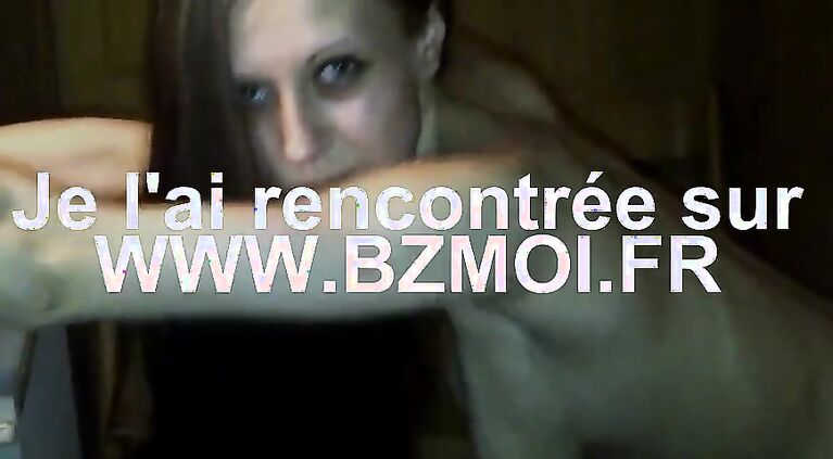 l la defonce si fort quelle en a mal a la chatte !