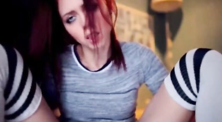 redhead girl make orgasm with toy ohmybod