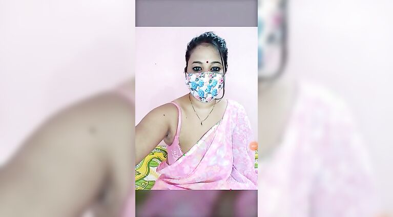 aunty showing Sexy armpits