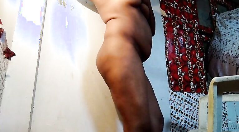 Indian Bitch Fingering and Masturbating on webcam and having an orgasm