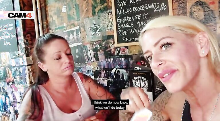 Harleen van Hynten & Adrienne Kiss: Naughty lesbian cam sex fun! CAM4