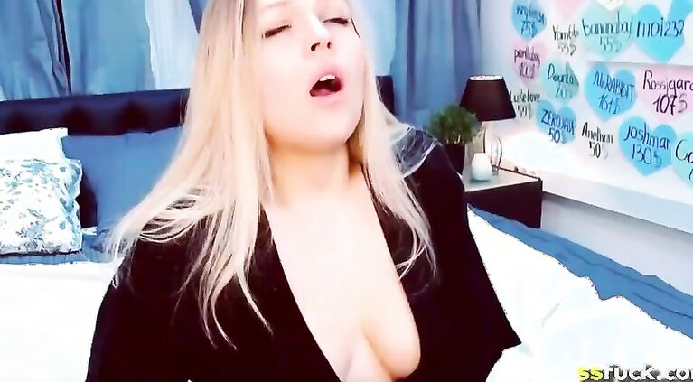 A private hot show camgirl