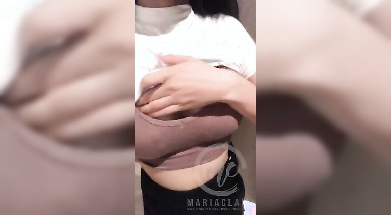 Pinay Call Center Agent Nagpakita At Dinilaan Ang Tayong Tayo Na Suso Sa CR - Pinay Scandals