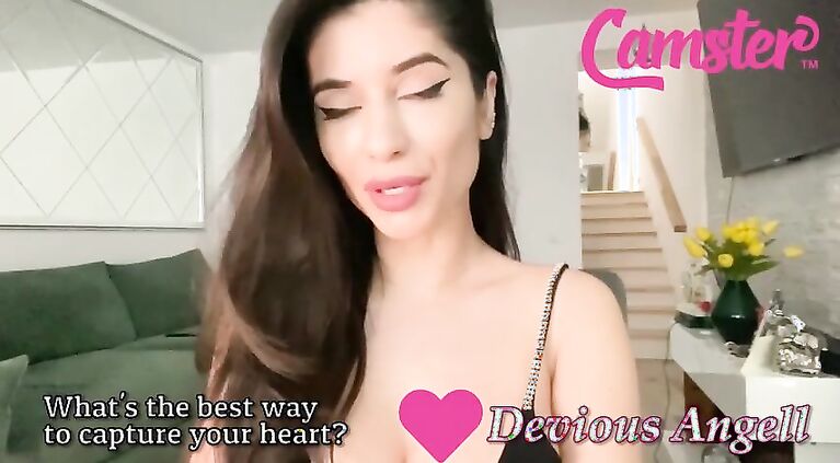 CAMSTER - Sexy Camgirls Reveal Their Sexy Secrets About Valentine's Day