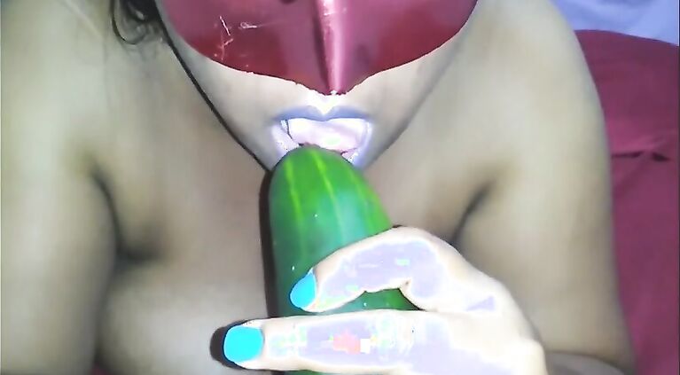 fucking the cucumber in the salad / follando el pepino en la ensalada