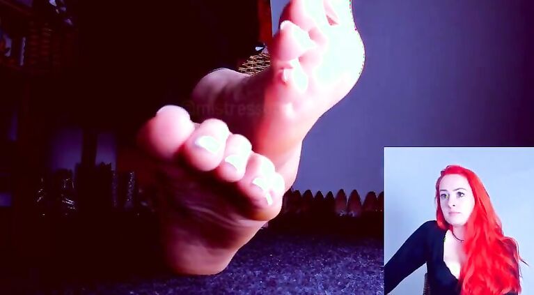 Foot goddess shows her amazing soles and tasty toes on cam