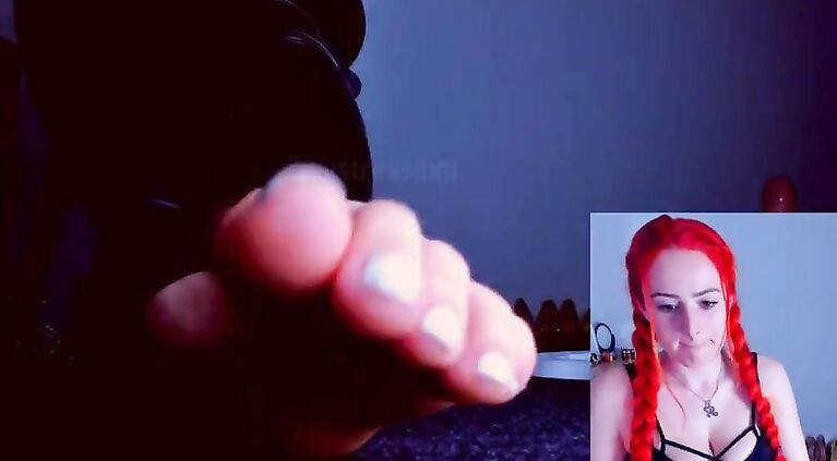 Foot stream record toes wiggle close to cam - mistressinni CB