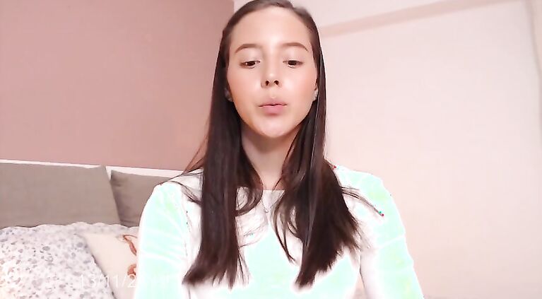 Colombian girl connects to her webcam chat to get a guy