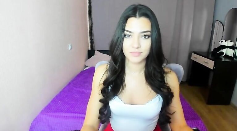 beautiful girl with slutty smile on cam