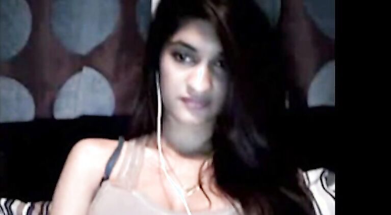 My name is Poonam, Video chat with me