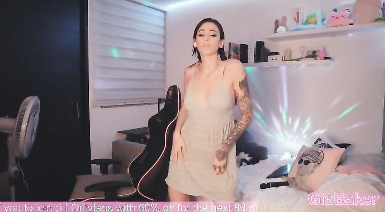 Gia_Baker I love to tease you with my summer dress and then suck your dick