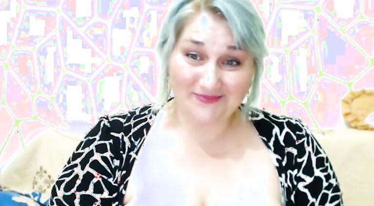 BBW doing webcam show