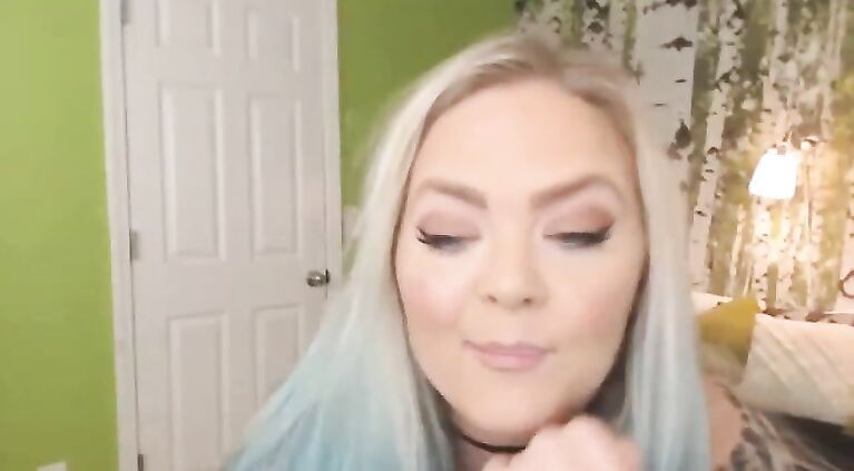 Curvy Big Tits Big Ass Babe Fingering