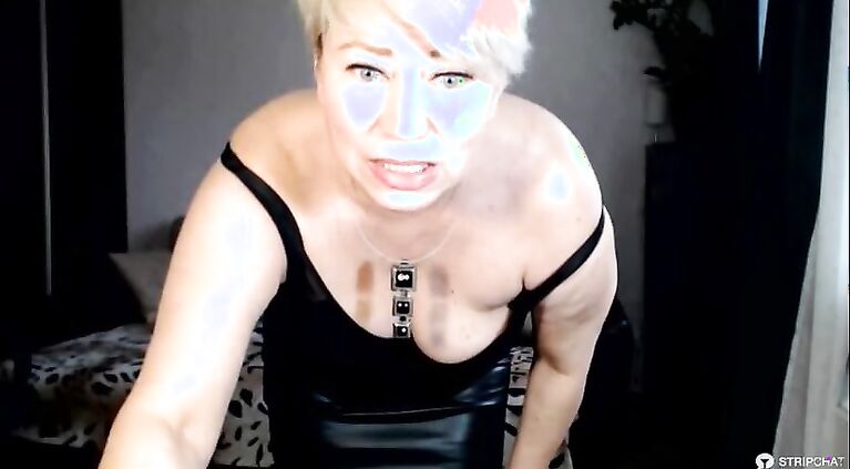 Mature chick mommy AimeeParadise dances nicely!