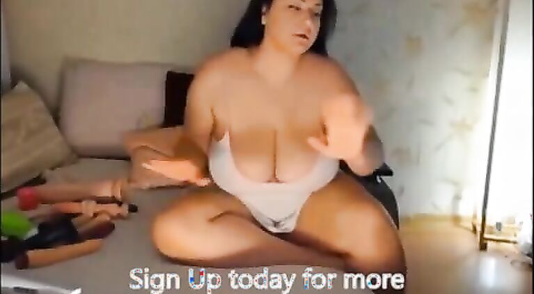 Beautygoes.com Gorgeous milf masturbating webcam