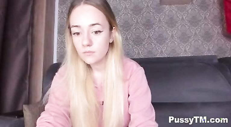 Teenager amateur on webcam are new and blonde