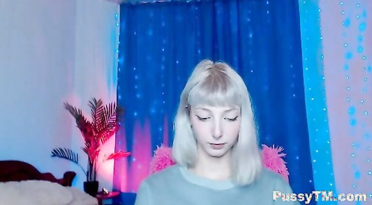 Blonde teenager are new on webcam 18yo