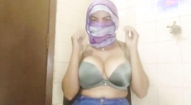 Real Muslim Amateur Mommy In Hijab Squirting Creamy Pussy On Webcam Arabic Porn PornHijab
