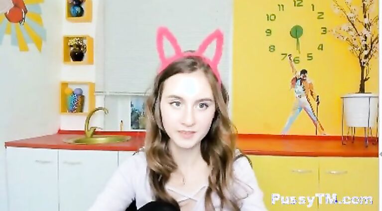 18yo girl is new on webcam and shay