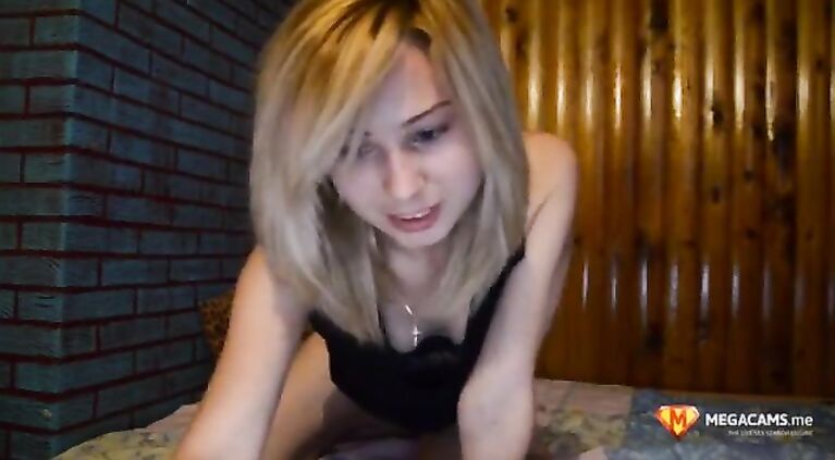 Hot Blonde Teen Shows Of Nude Body On Cam