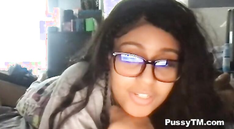 New ebony on webcam want show tits
