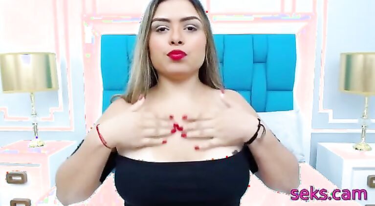 Sweet latina hottie on webcam