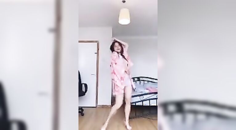 Asian girls sexy dance at home kimono Chinese Japanese Korean