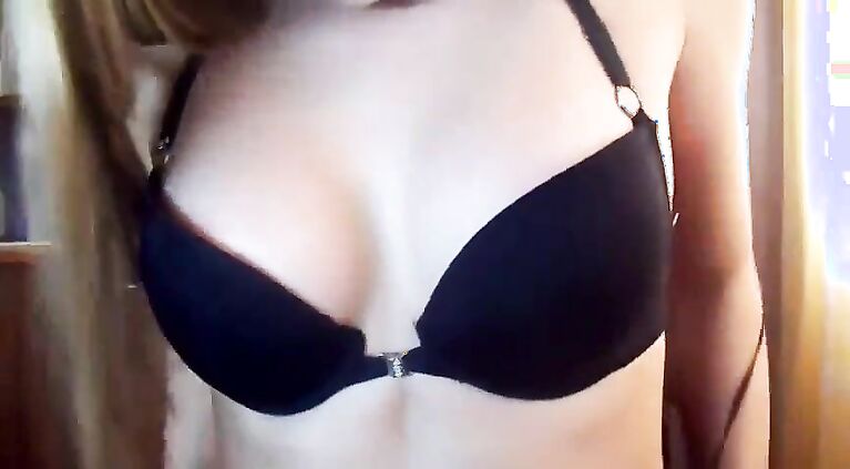 Blonde Webcam Finger Fun