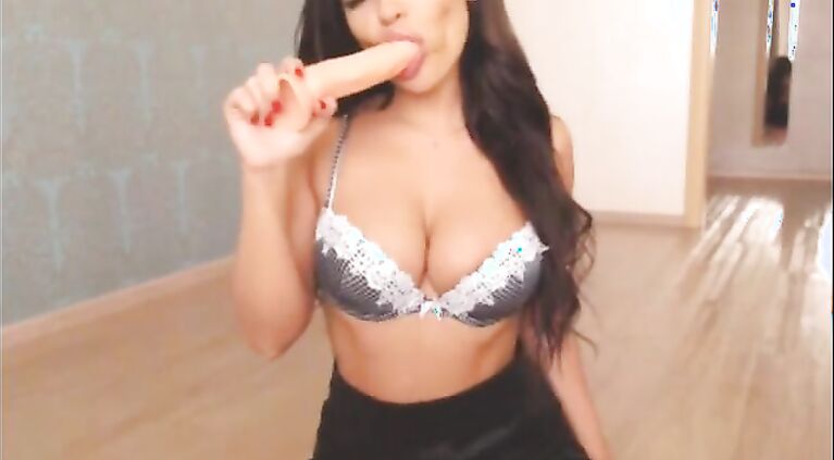 HottyTeenTea on webcam