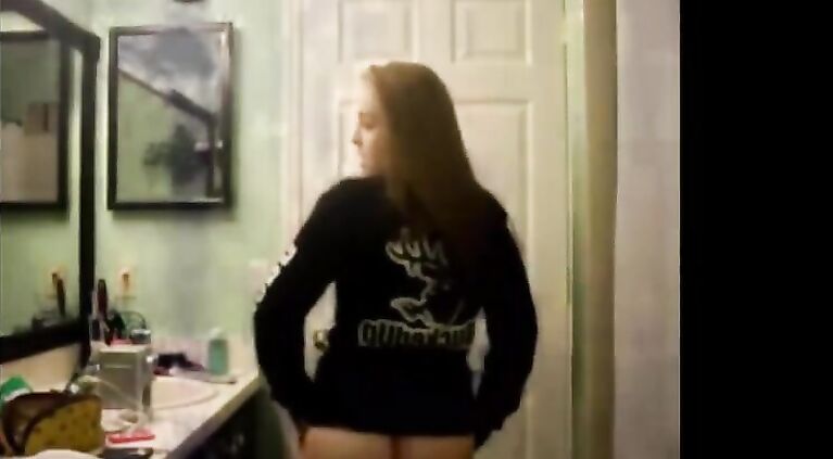 hot asian girls dance in front og WEBCAM