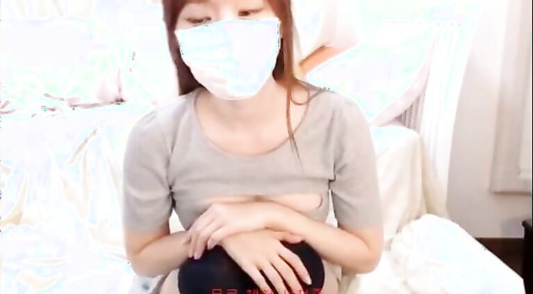 Cute japanese girl solo masturbate with dildo