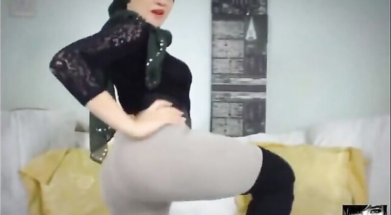 Hijab Girl Muna Twerk Cam