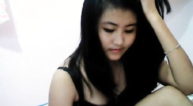 showing thong to webcam girl 2