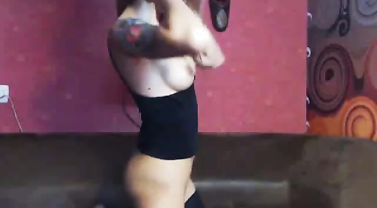 Play with my hot body. Show on cam