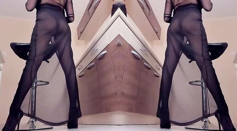 MILF in nylon with OhMiBod EP4