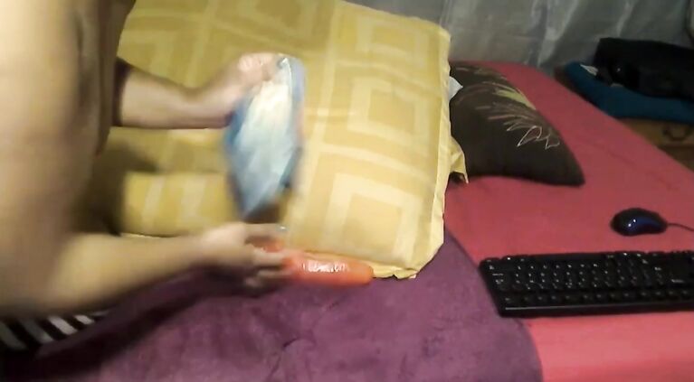 Wet Ebony webcam BBW spreads and plays with a big toy