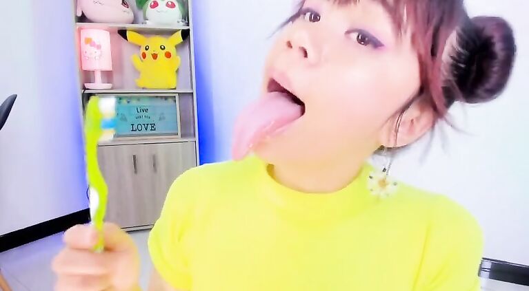 Lila Jordan brushes her tongue