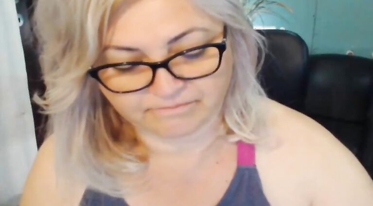 BBW blonde mature on webcam,
