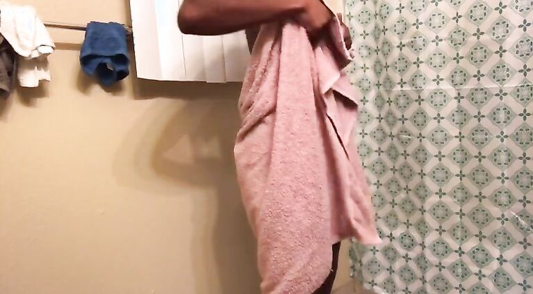 FRESH OUT THE SHOWER OILING UP!