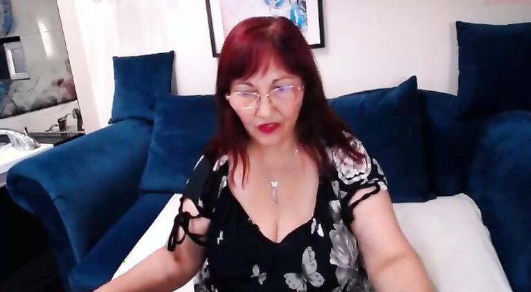 mature rosaredd on webcam
