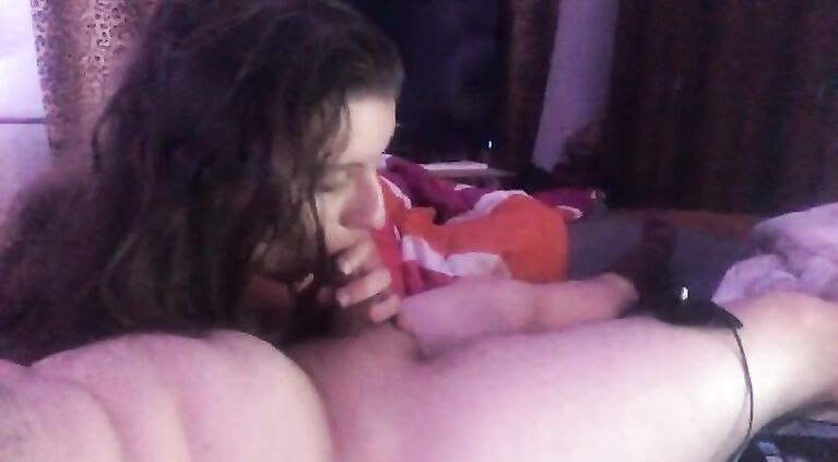 Ihr erster Blowjob vor der Webcam mit Skypeuser